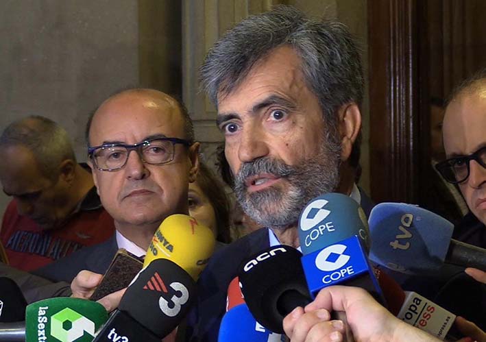 El presidente del Consejo General del Poder Judicial (CGPJ), Carlos Lesmes, ha recordado al expresidente de la Generalitat Carles Puigdemont y a los exconsellers del Govern que no se han presentado a la citación del juez, por la querella a raíz de la declaración de independencia. 