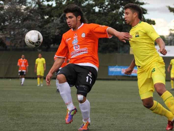 El jugador guajiro inició su trayectoria en la Academia de la Primera B colombiana a los 15 años de edad, y fue convocado a la selección Colombia sub-17 en el 2010.