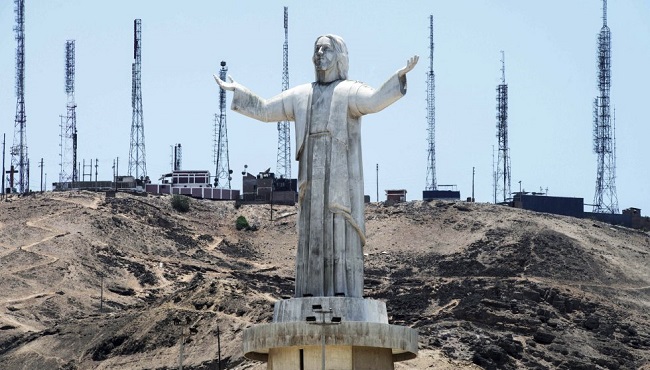 El Cristo del Pacífico fue instalado en 2011 en el Morro Solar de Lima. Foto/Archivo