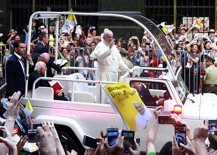 El perdón del papa generó una oleada de reacciones, en su mayoría positivas, como las del presidente electo Sebastián Piñera, quien calificó de "valientes" las declaraciones del pontífice.