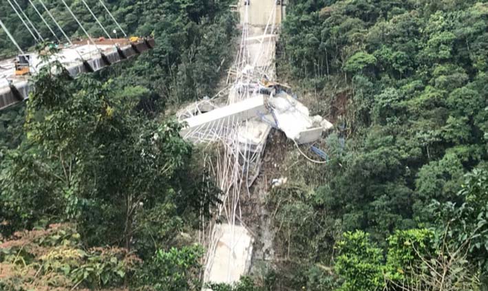 Caída del puente Chirajara en la vía Bogotá-Villavicencio.