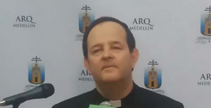 El Arzobispo de Medellín, Monseñor Ricardo Tobón.