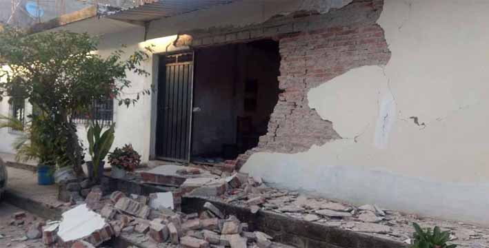 Unas 200 casas resultaron afectadas por le terremoto del viernes, el tercero en cinco meses. 