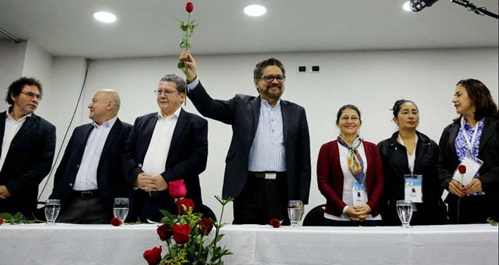 Las imágenes de Iván Márquez, Pablo Catatumbo, Victoria Sandino y Carlos Antonio Lozada marcando la rosa roja en el tarjetón dicen mucho sobre lo que significó el proceso de paz.  
