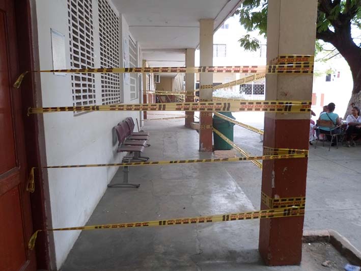 En muy malas condiciones locativas se encuentra la sede principal de la Institución Educativa El Carmen en Maicao.