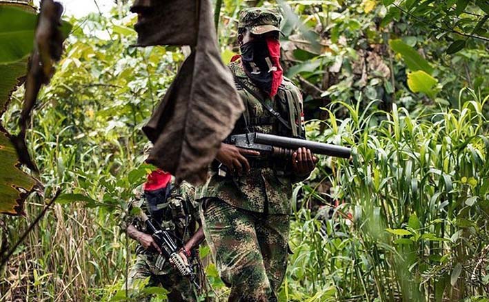 La guerrilla del ELN y el EPL, considerado como una banda narcotraficante, comenzaron en marzo pasado una guerra para controlar el territorio en la que, según las autoridades, buscan dominar las rutas del narcotráfico en el Catatumbo.