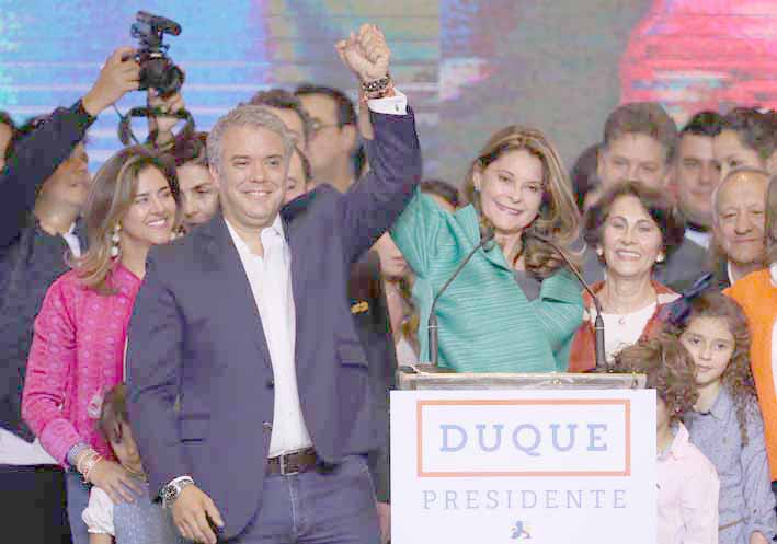 Gobiernos de todo el mundo felicitaron al presidente electo de Colombia, Iván Duque, a quien le desearon éxito y recordaron retos pendientes como la continuidad en la implementación de la paz, el anhelado desarrollo económico y la aguda polarización política que afronta el país.