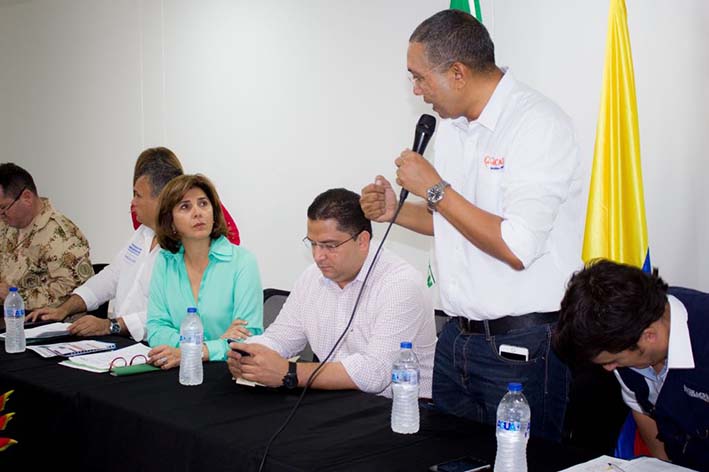 El alcalde José Carlos Molina, sostuvo una reunión en el puesto de mando unificado, ubicado en las instalaciones de Migración Colombia.
