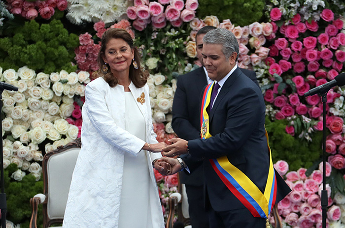 La emoción en los rostros del nuevo Presidente y de la vicepresidenta Marta Lucía Ramírez, al tomar esta última posesión.