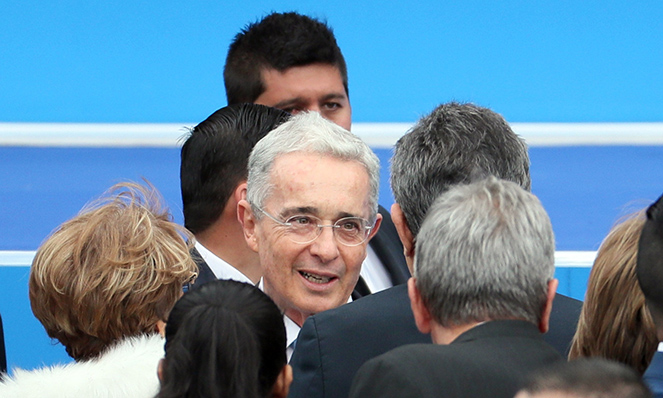 El expresidente Uribe fue varias veces ovacionado durante la ceremonia de posesión.