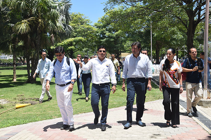 Los parlamentarios, acompañaron al rector Pablo Vera, en un recorrido con el objetivo de inspeccionar avances de obras.