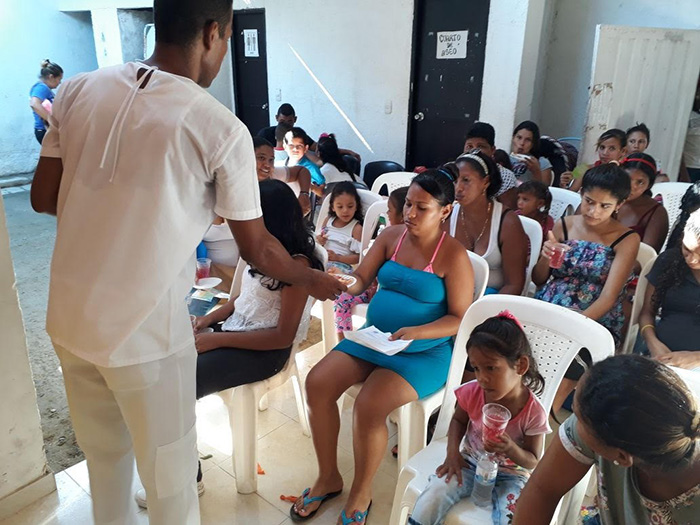 En el centro de salud transitorio de Gaira, 36 madres entre gestantes y lactantes fueron sensibilizadas sobre la importancia de la lactancia.