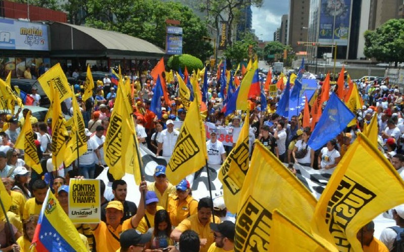 Venezolanos saldrán nuevamente a protestar, esta vez luego de que el presidente Nicolás Maduro anunciara un nuevo plan de medidas económicas. EFE