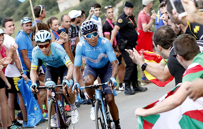 Los corredores colombianos Nairo Quintana (d) y Miguel Ángel López, en cabeza del grupo de favoritos en los kilómetros finales de la 14ª etapa de La Vuelta 2018 disputada entre Cistierna (León) Les Praeres - Nava (Asturias). 