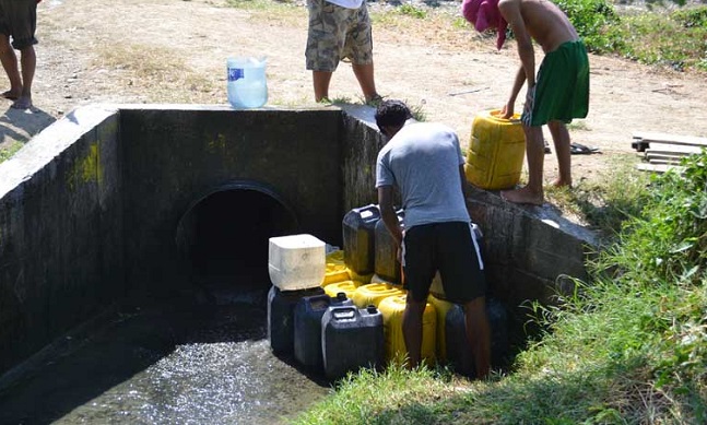 Además de los problemas existentes sobre el desabastecimiento de agua potable en la capital del Magdalena, también fueron cuestionados los rebosamientos de aguas negras en varios sectores de la ciudad.