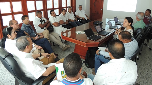 El Gobernador de La Guajira, Wilmer González Brito, lideró la reunión que tuvo como propósito la socialización del Proyecto Vía Uribia-Puerto Bolívar.