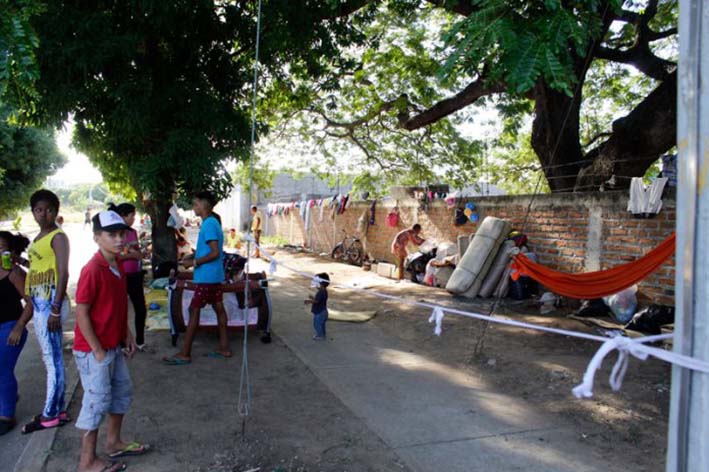 La problemática de estas personas que carecen de vivienda y las mínimas condiciones de vida dignas se han trasladado desde la Terminal de Transporte, al barrio San Fernando.