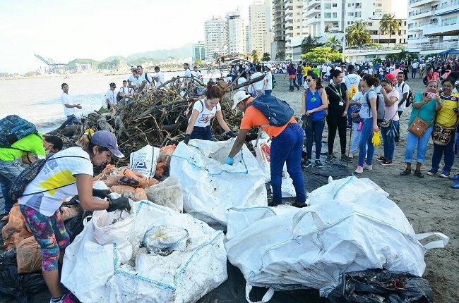 En la presentación de la Resolución que busca combatir el plástico e icopor de un solo uso en la ciudad, más de 2.500 samarios participaron en recolección de 34.8 toneladas de basuras en la playa Los Cocos.