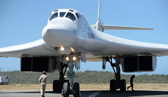 En Caracas aterrizó ayer una escuadrilla de aviones de ese país, incluidos dos bombarderos estratégicos Tu-160.