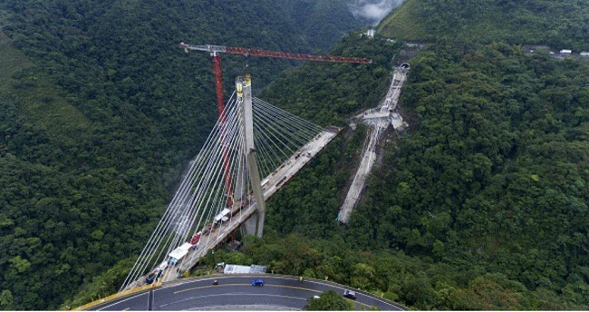 La Ministra de Transporte, Angela María Orozco, explicó que el acuerdo logrado con los responsables de la construcción del puente cubre no solo el proceso de estudio (cinco meses) sino la contratación y construcción de la obra (22 meses).