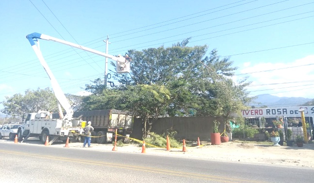 De acuerdo con lo informado por el Gerente de Electricaribe en el Magdalena, Edwin Goenaga Grandet, la operativa técnica ha sido incrementada en sus brigadas, las cuales atienden los reportes de daños.