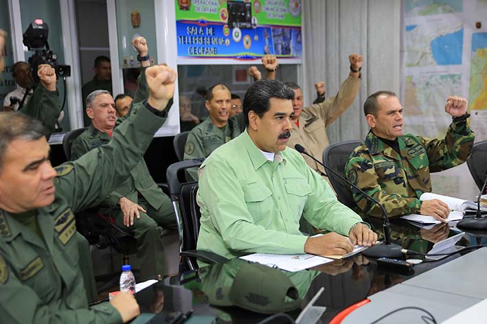 Presidente de Venezuela, Nicolás Maduro, mientras participa en un acto de gobierno, en compañía de militares, este jueves, en Caracas (Venezuela). EFE/ Prensa Miraflores. 