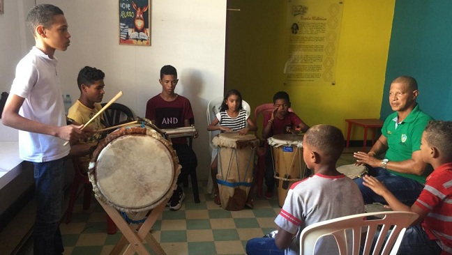 En percusión, piano y acordeón se están capacitando jóvenes del Distrito quienes en un podrían convertirse en grandes cultures de la música.