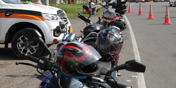 La nueva reglamentación del Ministerio de Transporte establece que fabricantes, comercializadores e importadores serán los responsables del cumplimiento de las condiciones técnicas de los cascos para uso de motocicletas y vehículos similares en el país.