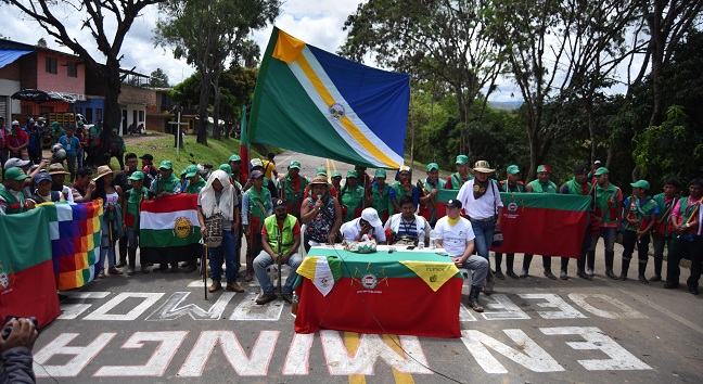 Autoridades indígenas reiteraron que continúan en minga, a la espera de la llegada del presidente de Colombia, Iván Duque. Fotos: EFE