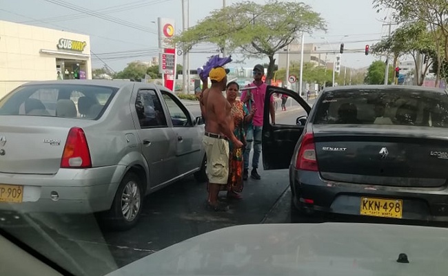 Samarios se quejan de los abusos de algunos ‘limpiavidrios’ en las intersecciones semafóricas de la ciudad.