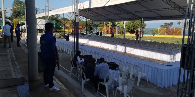 De acuerdo con información revelada por la oficina del Alto Comisionado para La Paz, a través de su cuenta oficial de Twitter, era un escenario que estaba previsto para más de 200 sillas que iban a ser utilizadas por los representantes de la minga