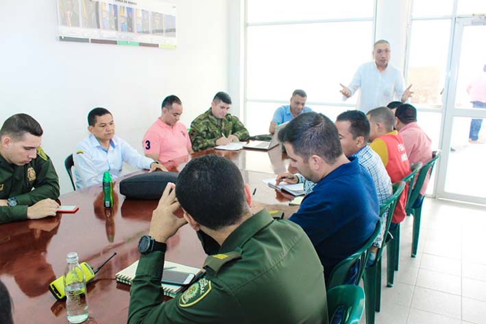 Aspecto del Consejo de seguridad que se realizó en Maicao, con presencia del alcalde José Carlos Molina Becerra y el secretario de Gobierno Aldemiro Santos Choles.