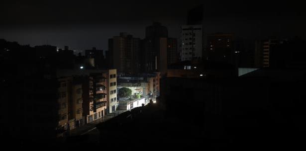 Son numerosas las denuncias de personas en toda Venezuela que aseguran haber perdido alimentos que se descompusieron tras varios días sin electricidad. Fotos: EFE