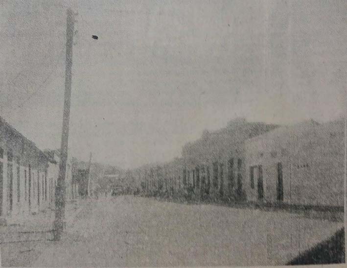 Calle 6 de Pescaíto recién pavimentada, durante la administración de Edgardo Vives Campo, en 1964.