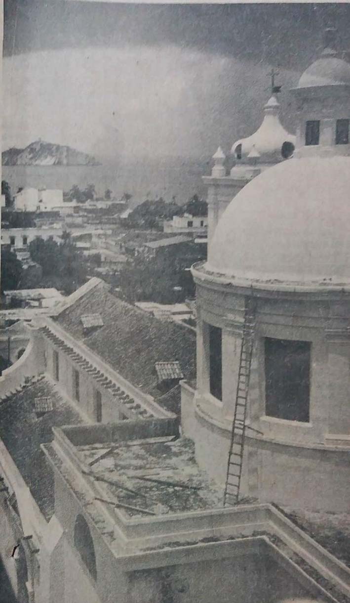 Trabajos de restauración de la cúpula de la Catedral Basílica de Santa Marta, durante la administración de Edgardo Vives Campo.