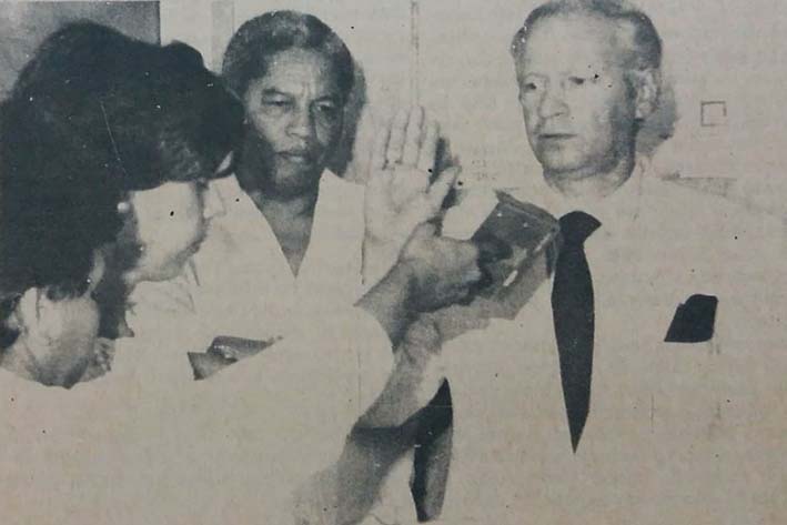 Posesión de Edgardo Vives Campo como alcalde de Santa Marta, en el año 1986.