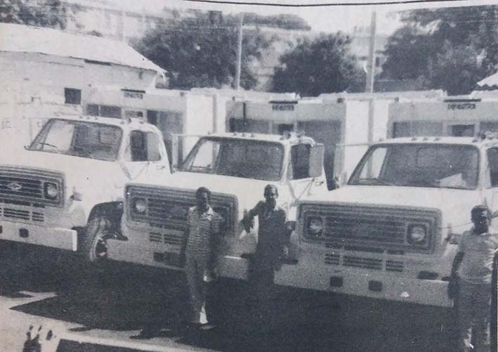 Camiones recolectores de basuras adquiridos durante la alcaldía de Edgardo Vives Campo en 1986.