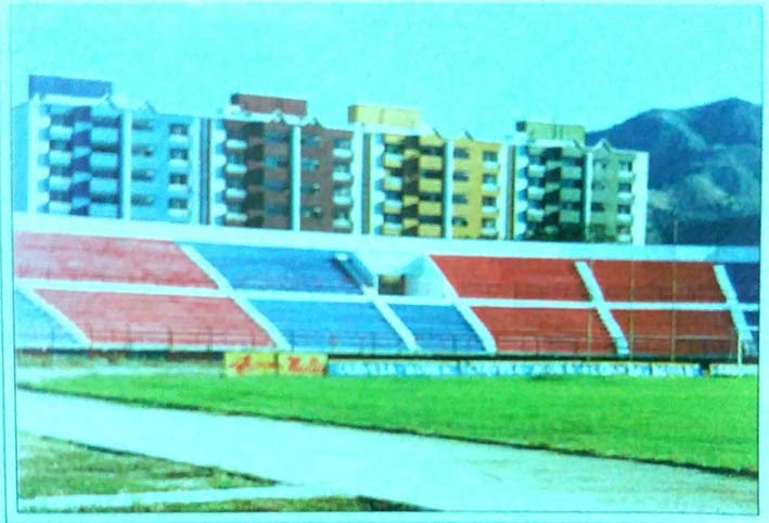 Tribunas norte del estadio de fútbol Eduardo Santos, impulsadas por Edgardo Vives Campo.
