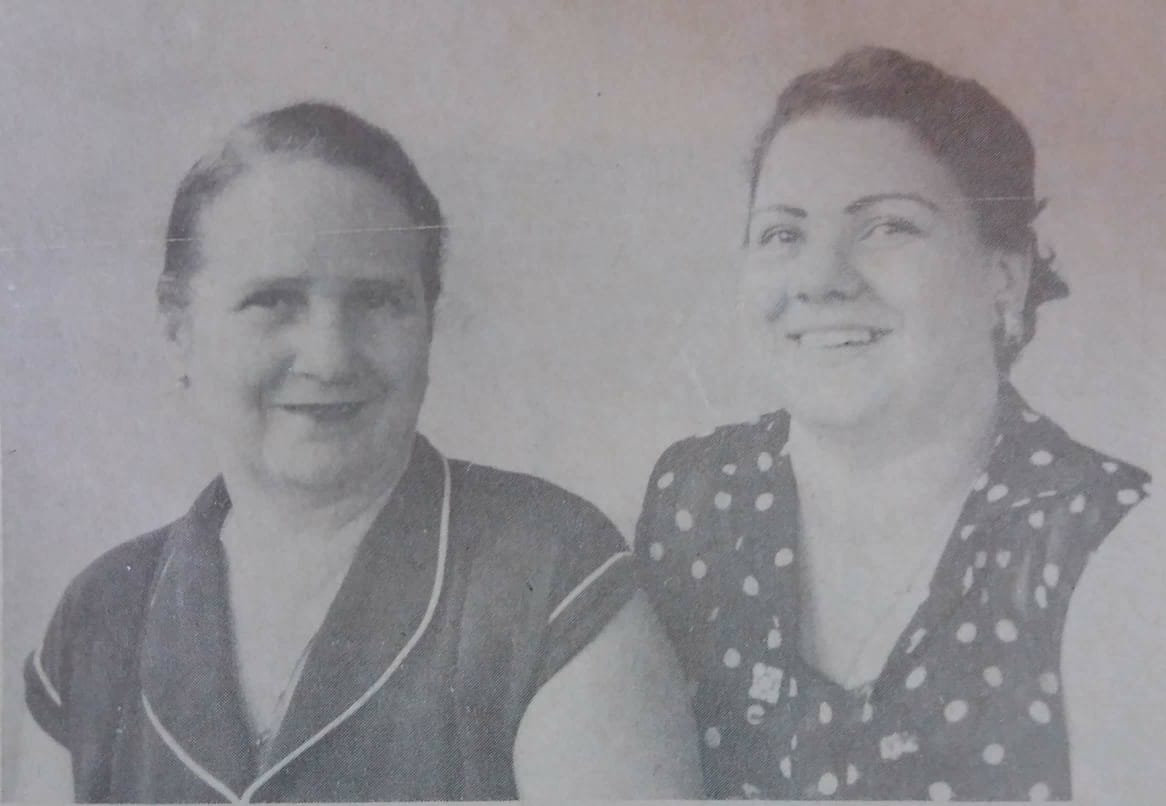  Silvia Mercedes Vives Campo, junto a su madre Silvia Rosa Campo de Vives.