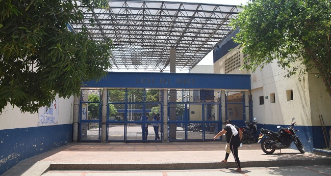 La falta de nuevas contrataciones de los servicios de aseo para el colegio  IED Liceo del Norte de Santa Marta, ha sido fuertemente criticado y lleno de disgustos por parte de los directivos. Foto: Edgar Fuentes.