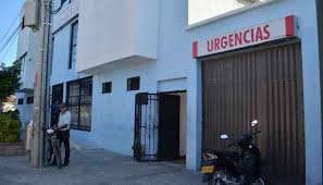 En la clínica La Castellana se encuentra bajo valoración la mujer de 45 años de edad quien fue a consulta por un dolor en la parte baja del abdomen a raíz de una accidente en Gaira.