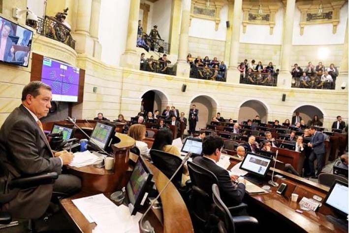  A comienzos de mayo, la plenaria del Senado de la República no pudo tomar una decisión frente a las seis objeciones presidenciales
