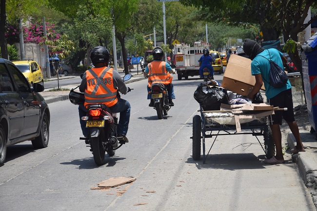 Cada vez más ciudadanos venezolanos optan por ejecer el reciclaje en la ciudad ante las pocas probabilidades de empleo. Foto: Edgar Fuentes.