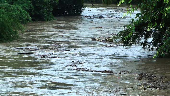 Con el paso de las horas, se redujeron las lluvias y el peligro de una creciente súbita del río Apartadó. Sin embargo, la comunidad aledaña al afluente debe estar en alerta de un alud de tierra