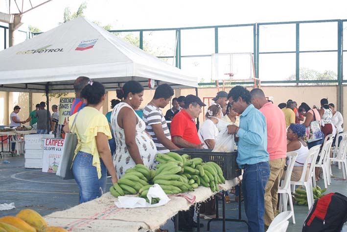 Feria de frutos de los campos guajiros, gracias a la iniciativa del Sena, Ecopetrol-Chevron y el Fondo Emprender.