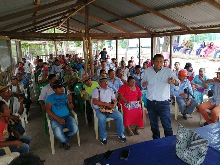 El Gobernador (e) Wilbert José Hernández Sierra, se reunió con el gremio de transportadores escolar del sur de La Guajira.