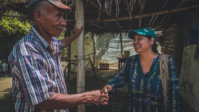 Licet Belén Prieto Montejo, mejor conocida como ‘La Seño Licet’, asegura que ya cuenta con el apoyo 3.200 familias de Algarrobo.