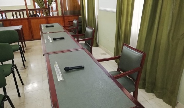El recinto de la Asamblea Departamental ha quedado vacío por la inasistencia de algunos diputados.