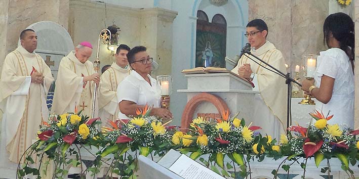 Monseñor estuvo acompañado en el altar por los sacerdotes Jefferson Ariza, Samuel Chavarro y Gerardo Pulido.