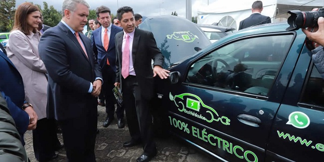 El presidente de la República, Iván Duque, puso en marcha la ley que promueve el uso de vehículos eléctricos en el país que busca contribuir a la movilidad sostenible y a la reducción de emisiones contaminantes y de gases de efecto invernadero.